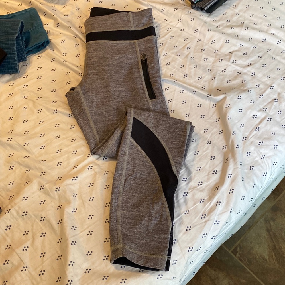 Lululemon grey and black inspire tight size 6, perfect condition.